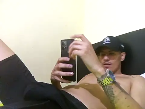 lok2321 live cam on StripChat