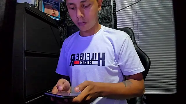 boy_bigcock24cm webcam