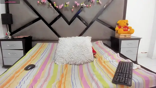 AprilyCrystal2 webcam
