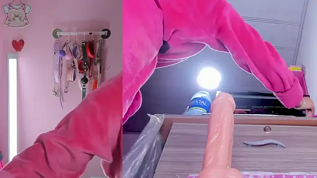emily_foxxxii webcam