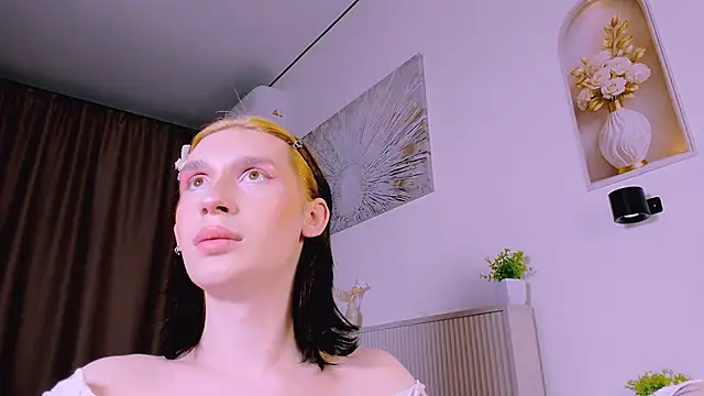 Mikaella_Nicole webcam