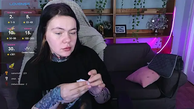 QwertyAnnie_Lbo webcam