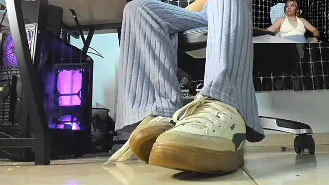 MissAlmaFenix webcam