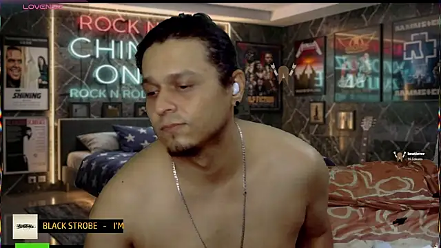 chino_roz live cam on StripChat