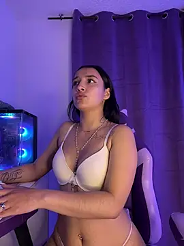 Megaan_11 live cam on StripChat