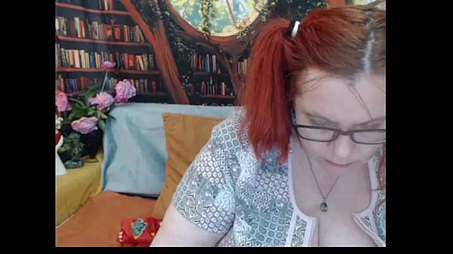 PlayfullMature webcam