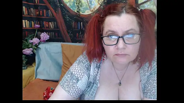 PlayfullMature webcam