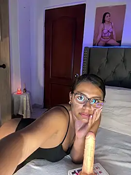 ema_zoe live cam on StripChat