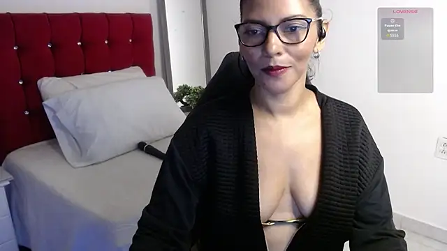 Wanda_Milf live cam on StripChat