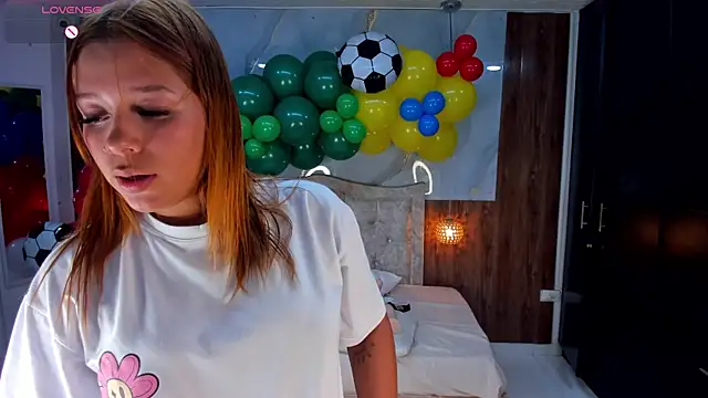 mia_18v webcam