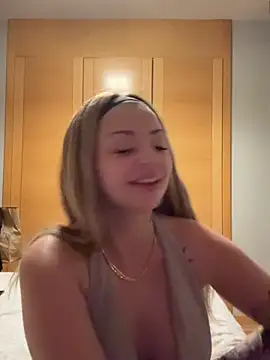 Noeliagglow webcam