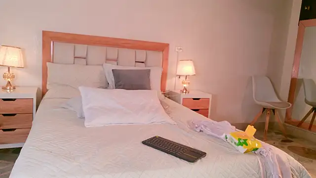 naughtymilfx_ webcam