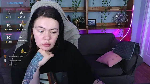 QwertyAnnie_Lbo webcam