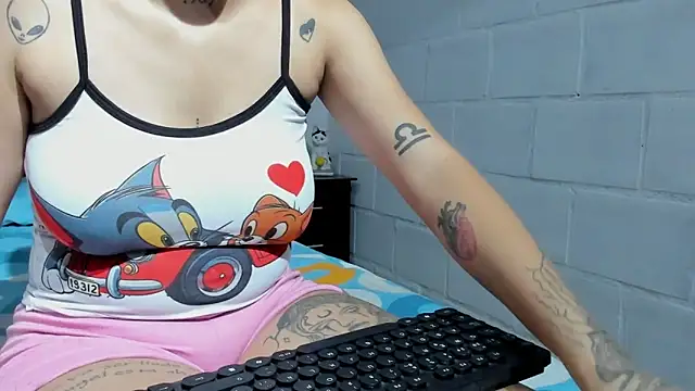 sexynova_93 - Sexynova_93's free webcam - UK Sex Cams