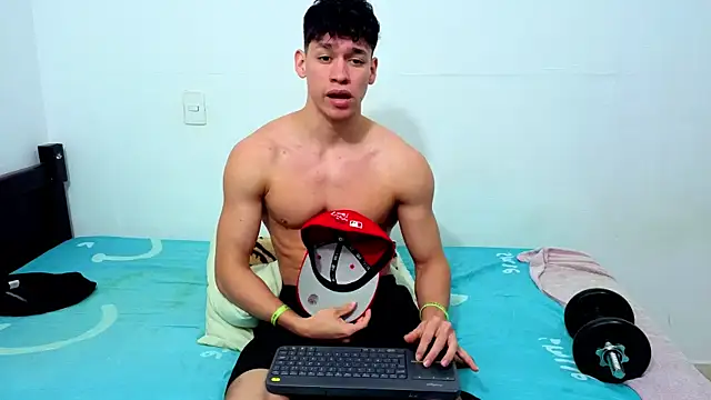 Luke_Muscle webcam