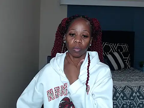 QUEENMANDYY webcam