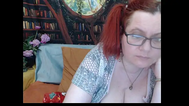 PlayfullMature webcam
