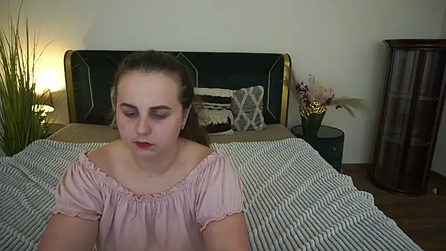 MikaFoxy webcam