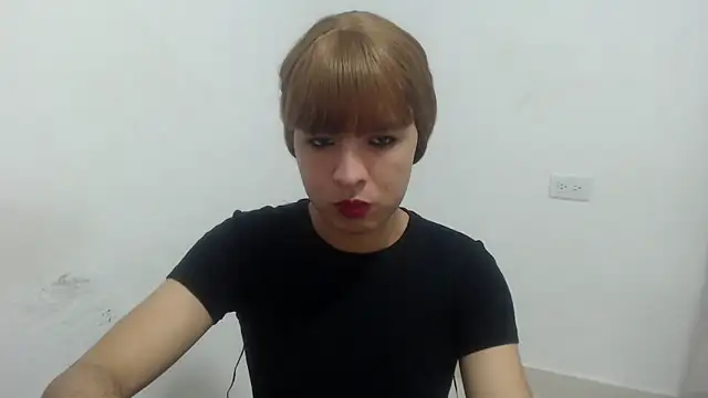 estefania224 live cam on StripChat