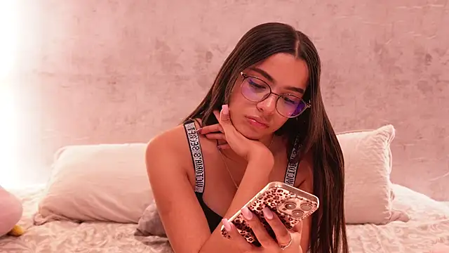 nicky_and_blake (Ask my age) - show tits