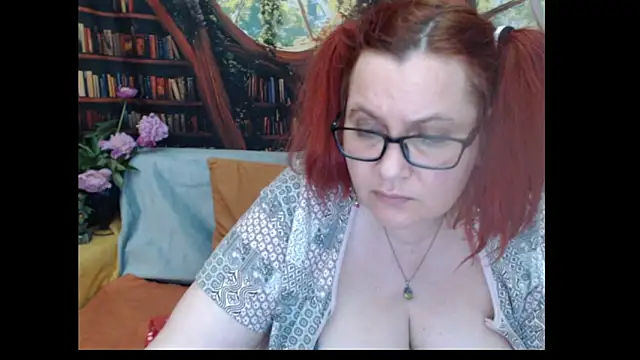 PlayfullMature webcam