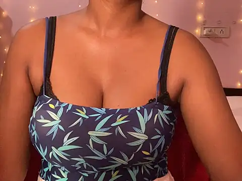 Trisha_16 webcam