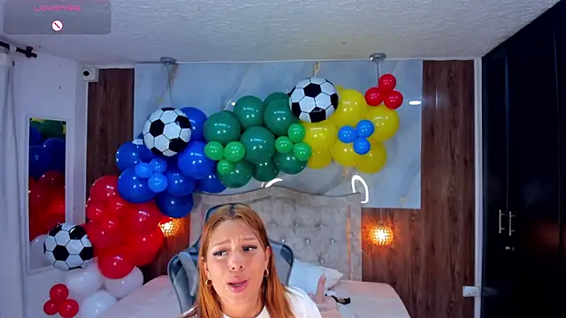 mia_18v webcam