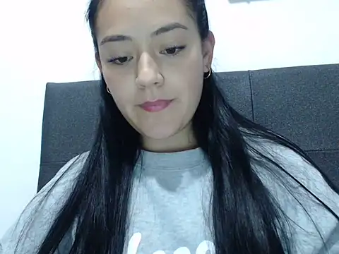 Alisha_99 webcam