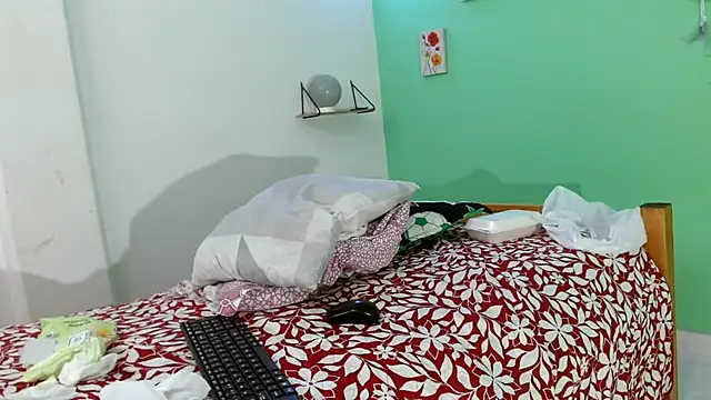 evaleribigtits18 webcam
