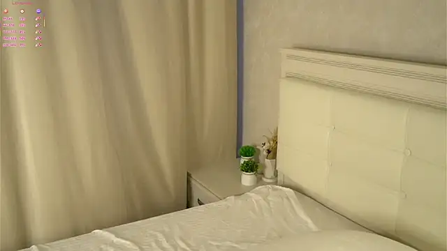 EleneButton webcam