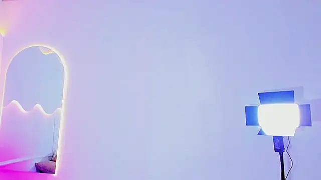 MiaMalcova__ webcam