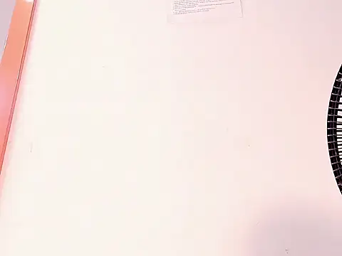 NaomiBennetti webcam