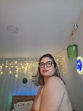 Juliietha_servas webcam