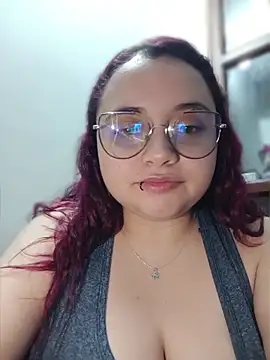 CURVY-HORNY webcam