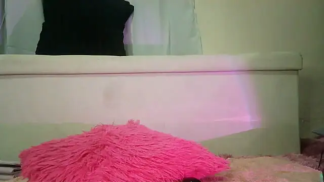 PinkSkyyy webcam