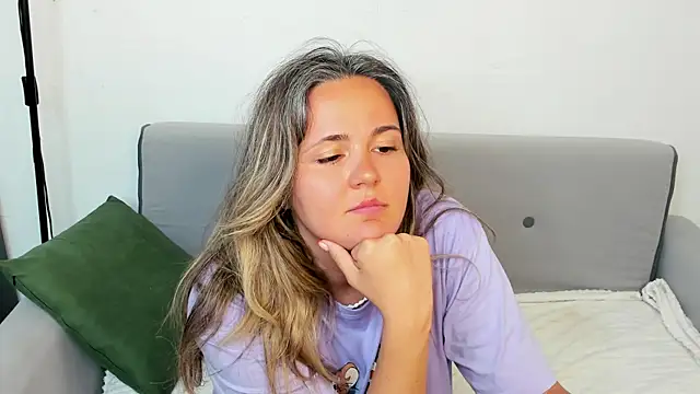 LilyBel webcam