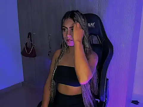 CamillaHot19 webcam