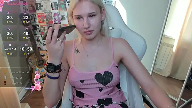 EvelinaLuu webcam