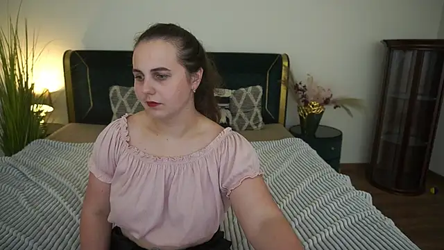 MikaFoxy webcam