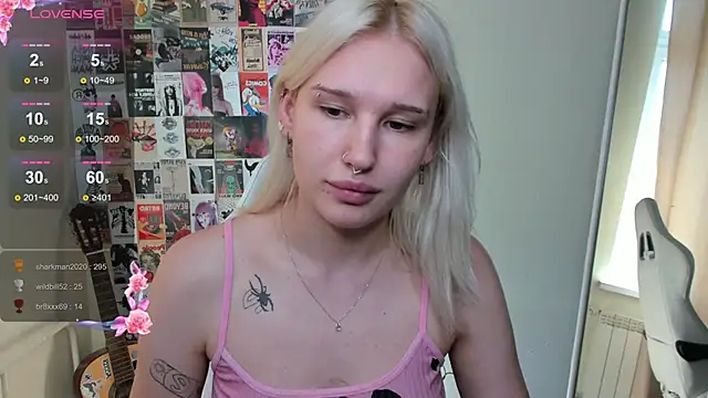 EvelinaLuu live cam on StripChat