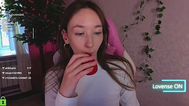 Miche1le_Allenne live cam on StripChat