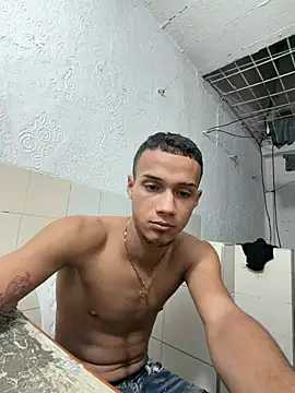 friends_lust_latin live cam on StripChat
