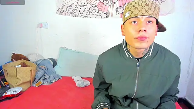 coupleyoung22 live cam on StripChat
