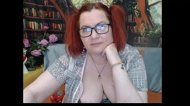 PlayfullMature webcam