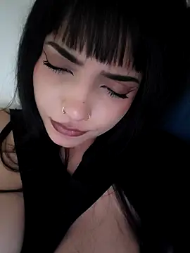 Hannae3 live cam on StripChat
