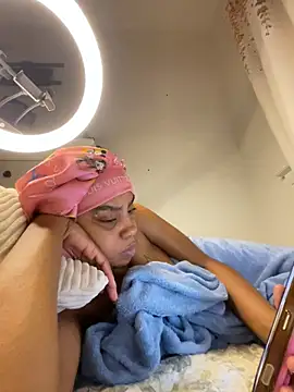TheRealOshunQueen webcam