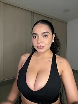 Curlyierr live cam
