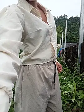 Linda-yiyi live cam