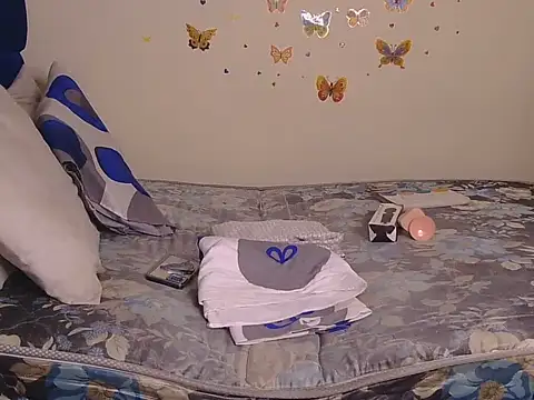 PinkKissess webcam