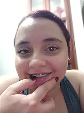 CURVY-HORNY webcam